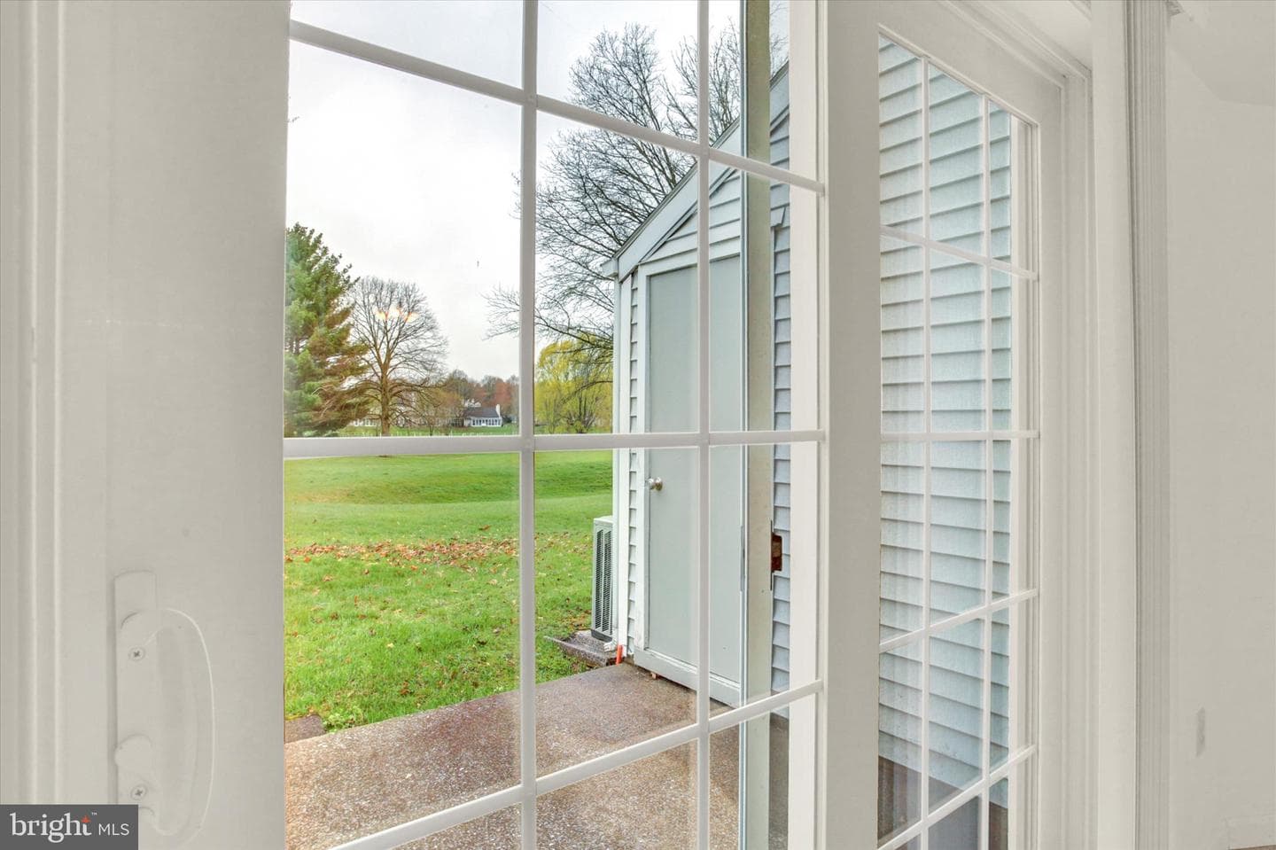 511 Cambridge Court photo 17