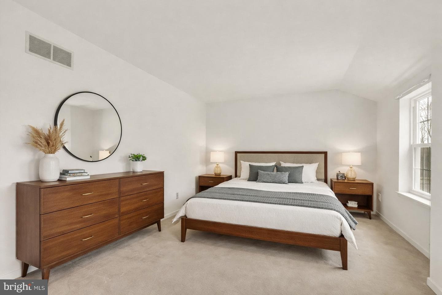 511 Cambridge Court photo 26