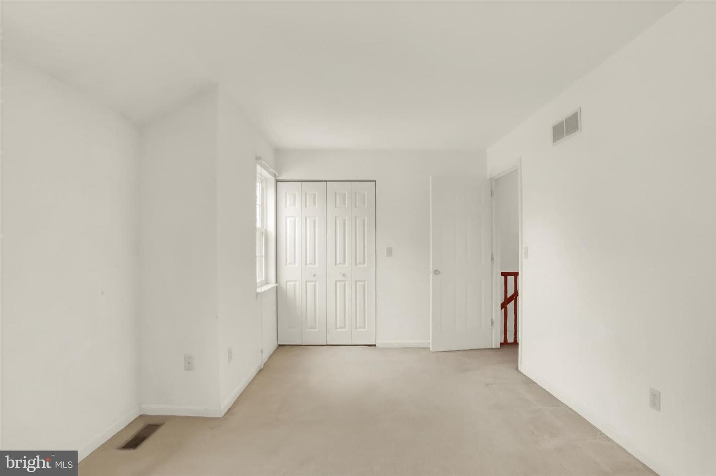 511 Cambridge Court photo 28