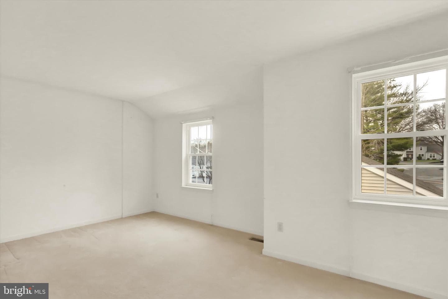 511 Cambridge Court photo 29