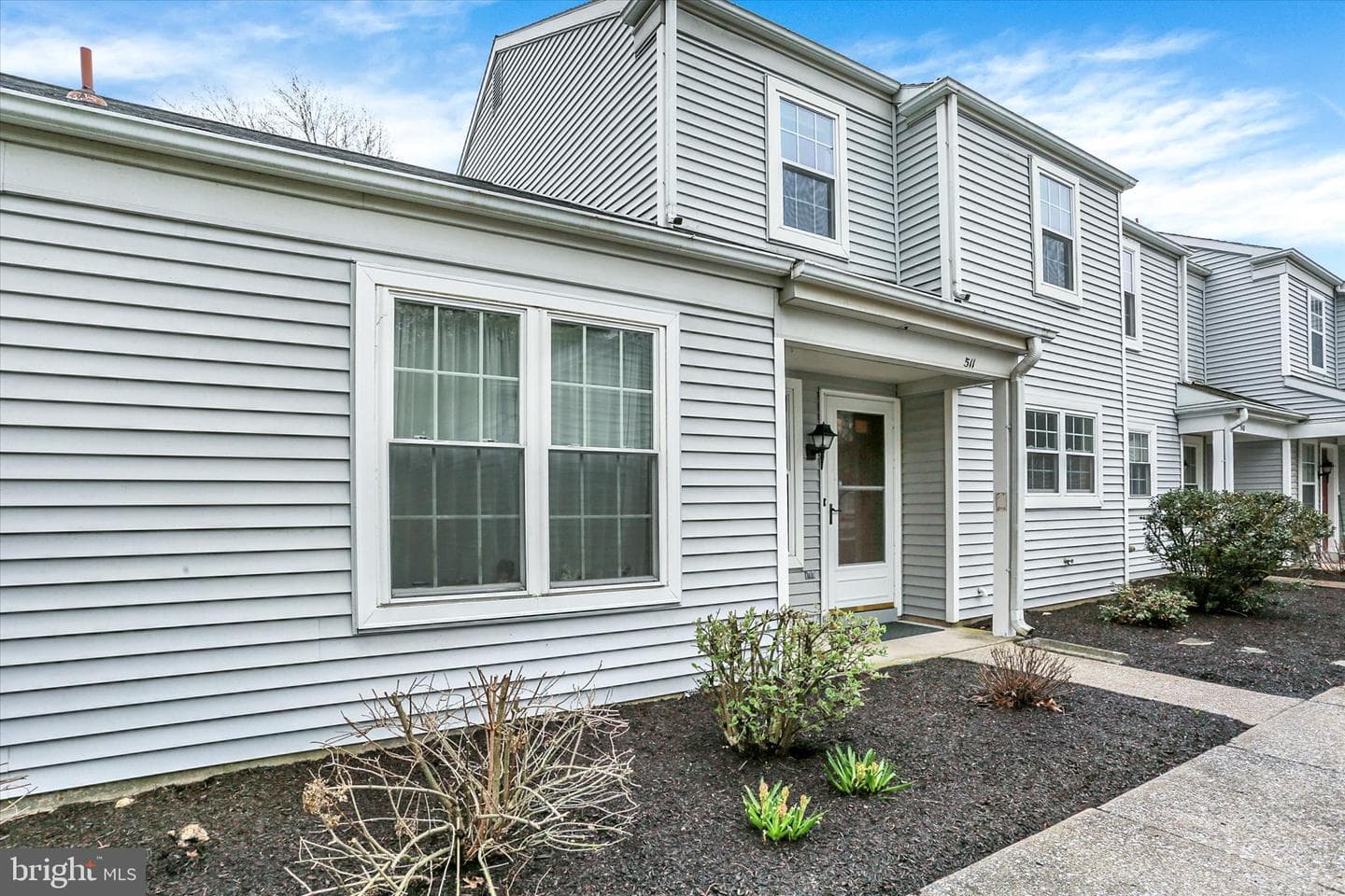 511 Cambridge Court photo 3
