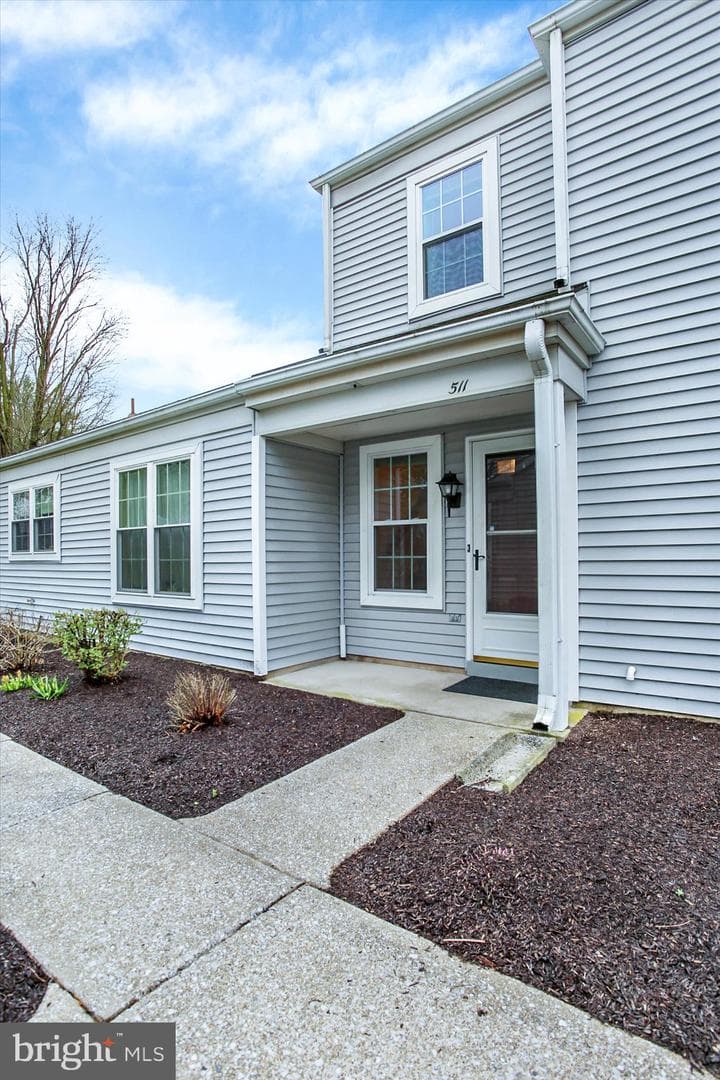 511 Cambridge Court photo 4