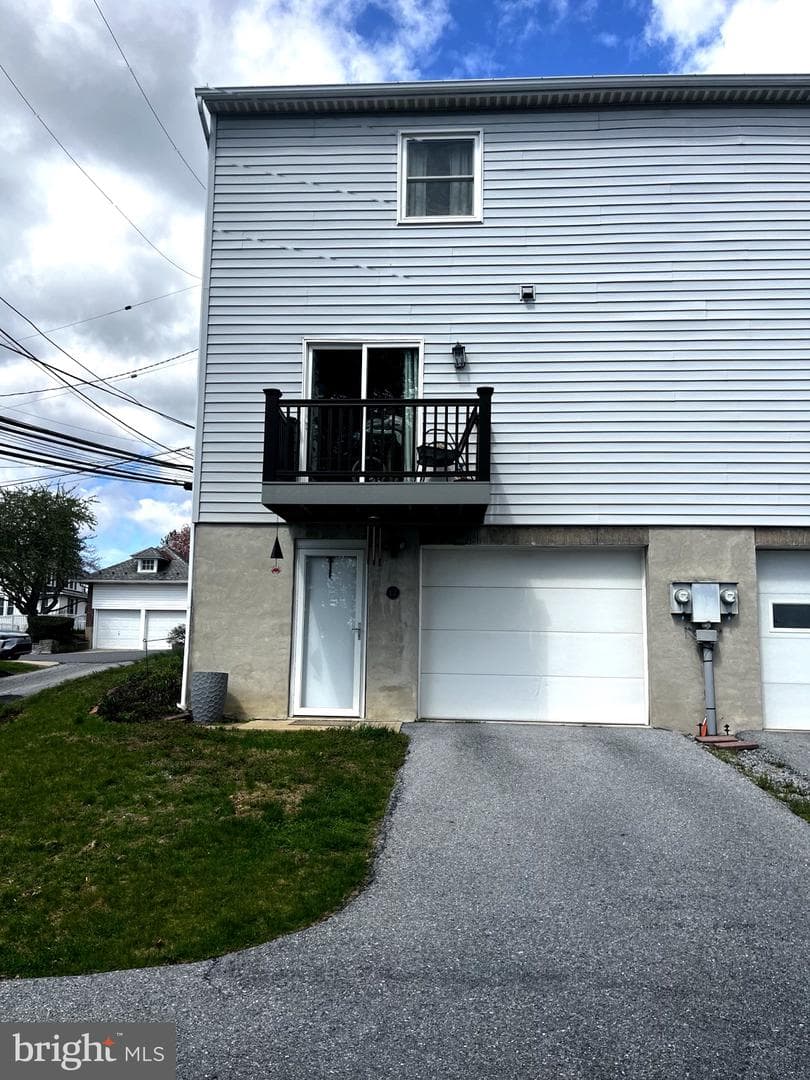 12 E Poplar Street photo 4