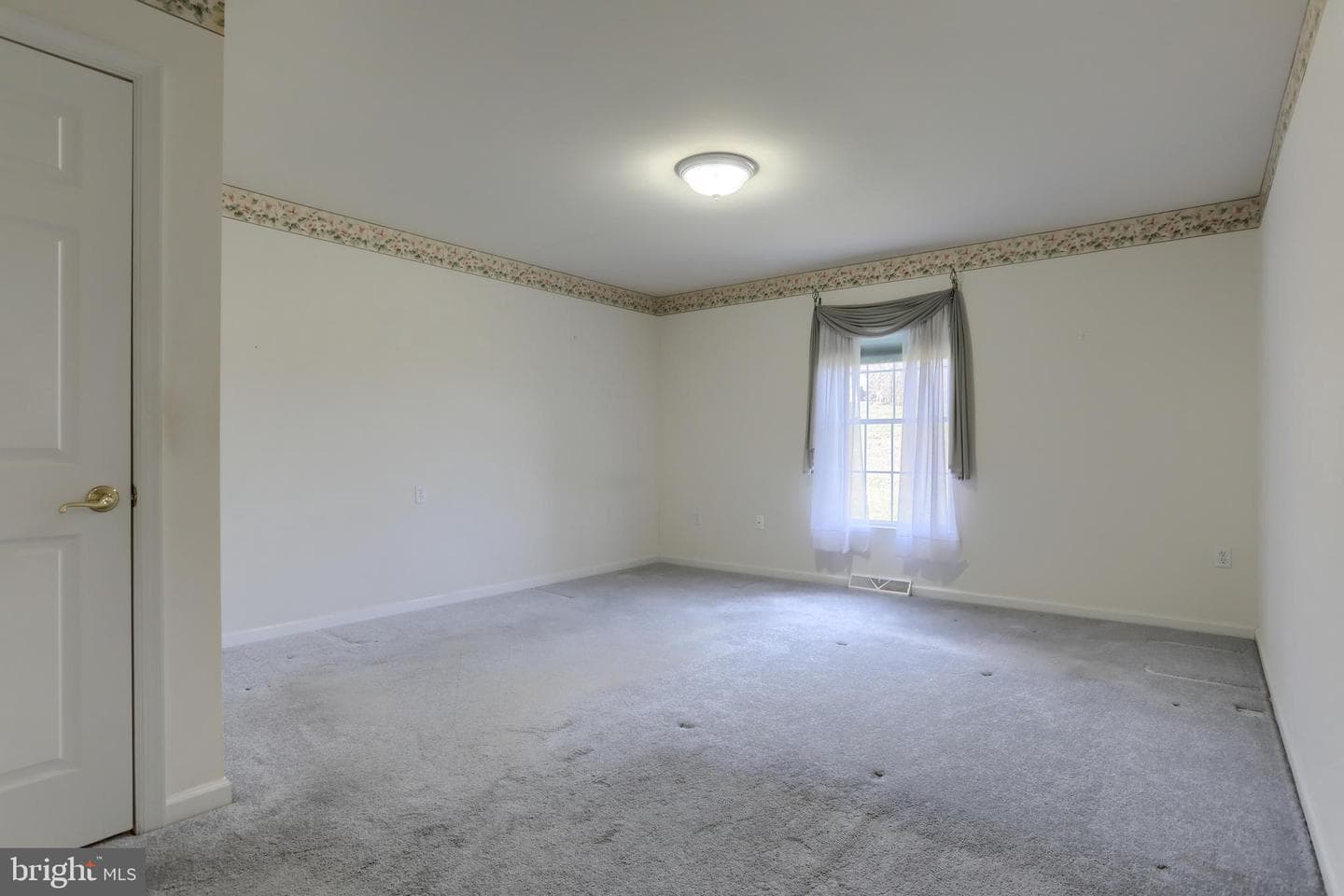 592 N 16th Street photo 28