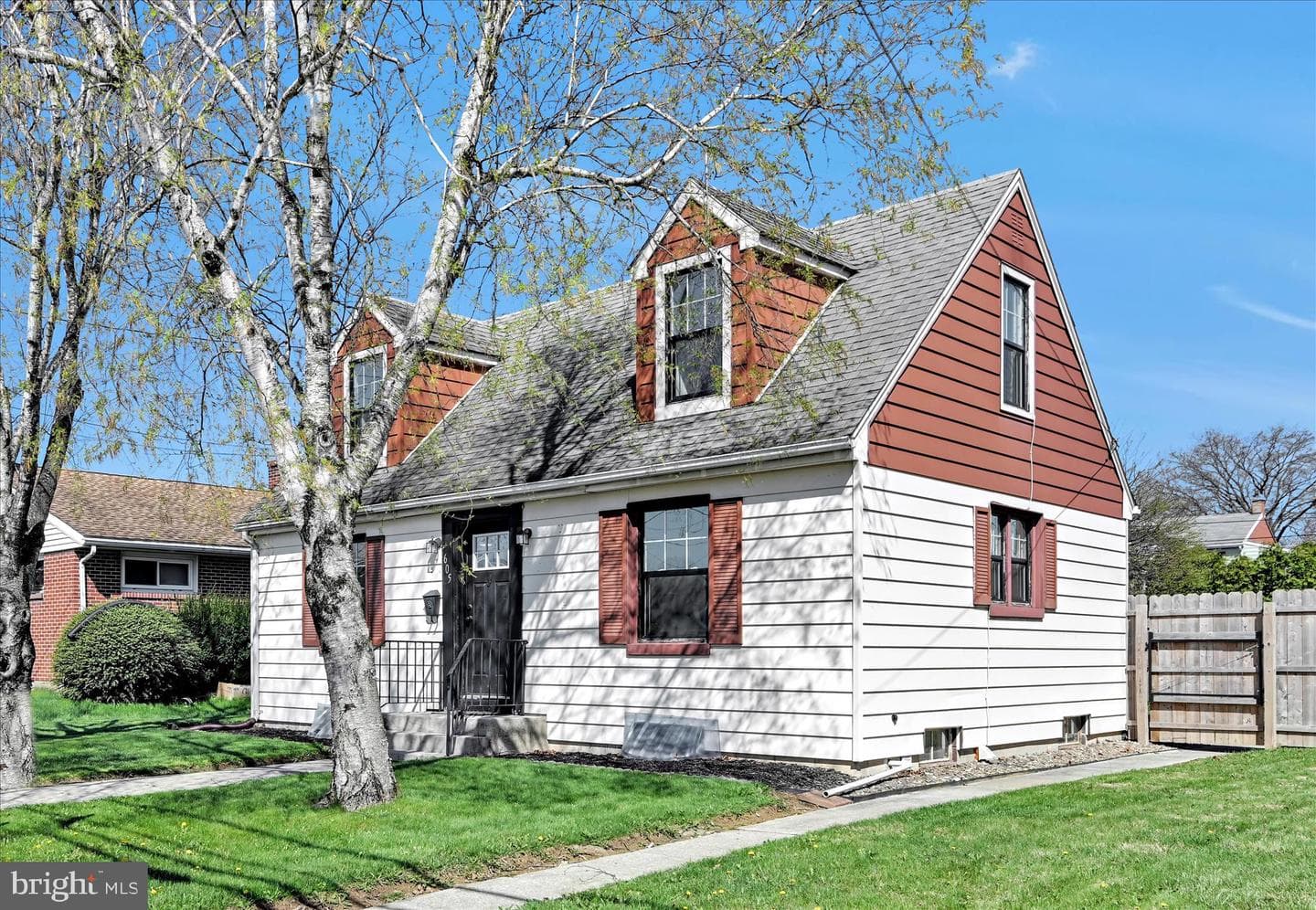 605 E Lehman Street photo 4
