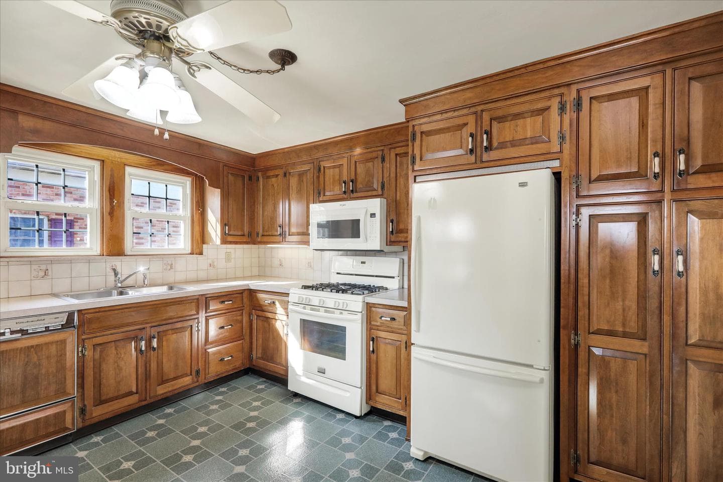 980 Quentin Road photo 18
