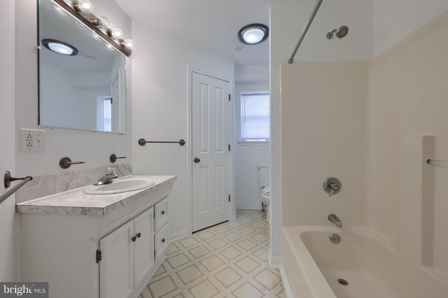719 Hill Street photo 46