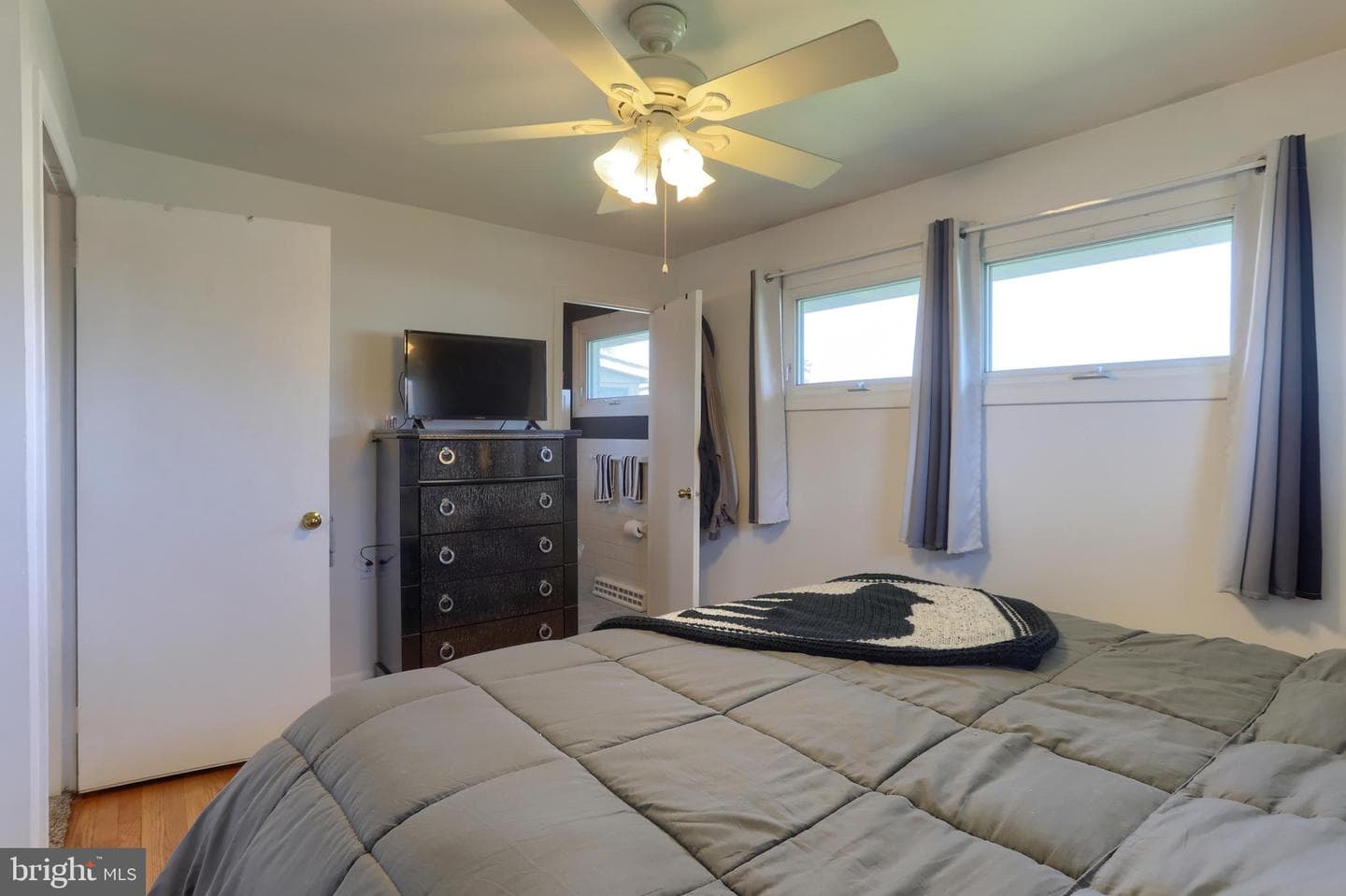 811 E Canal Street photo 19