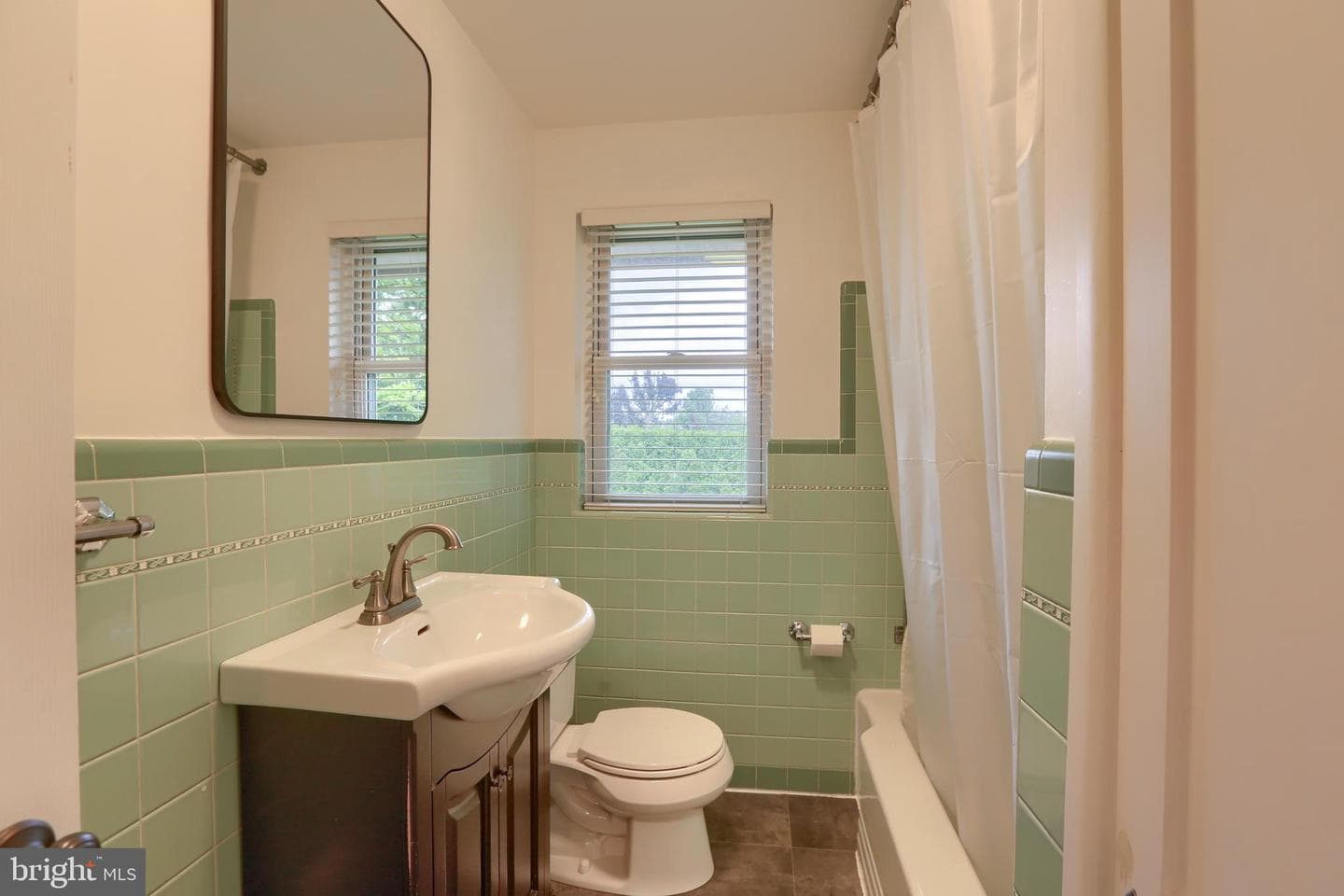 702 S 1st Avenue photo 14