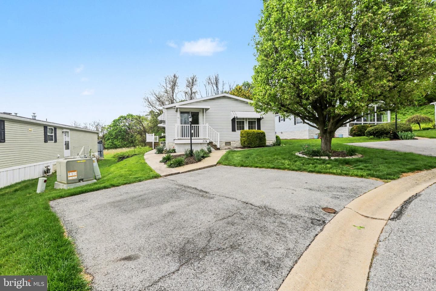 374 W Cedar Street photo 31