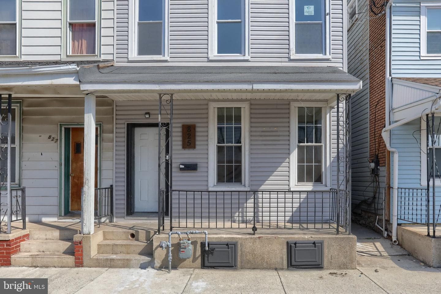825 Scull Street photo 2
