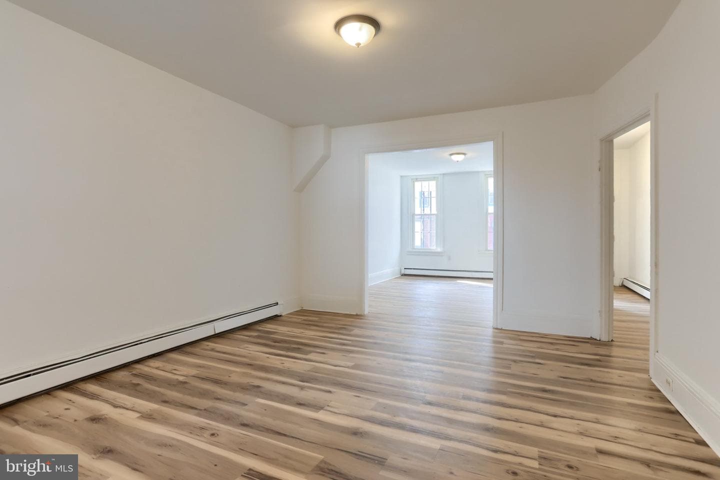 825 Scull Street photo 7