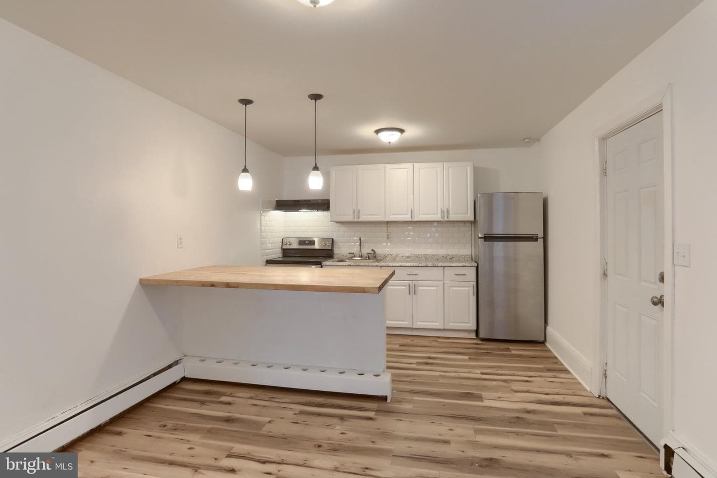 825 Scull Street photo 9