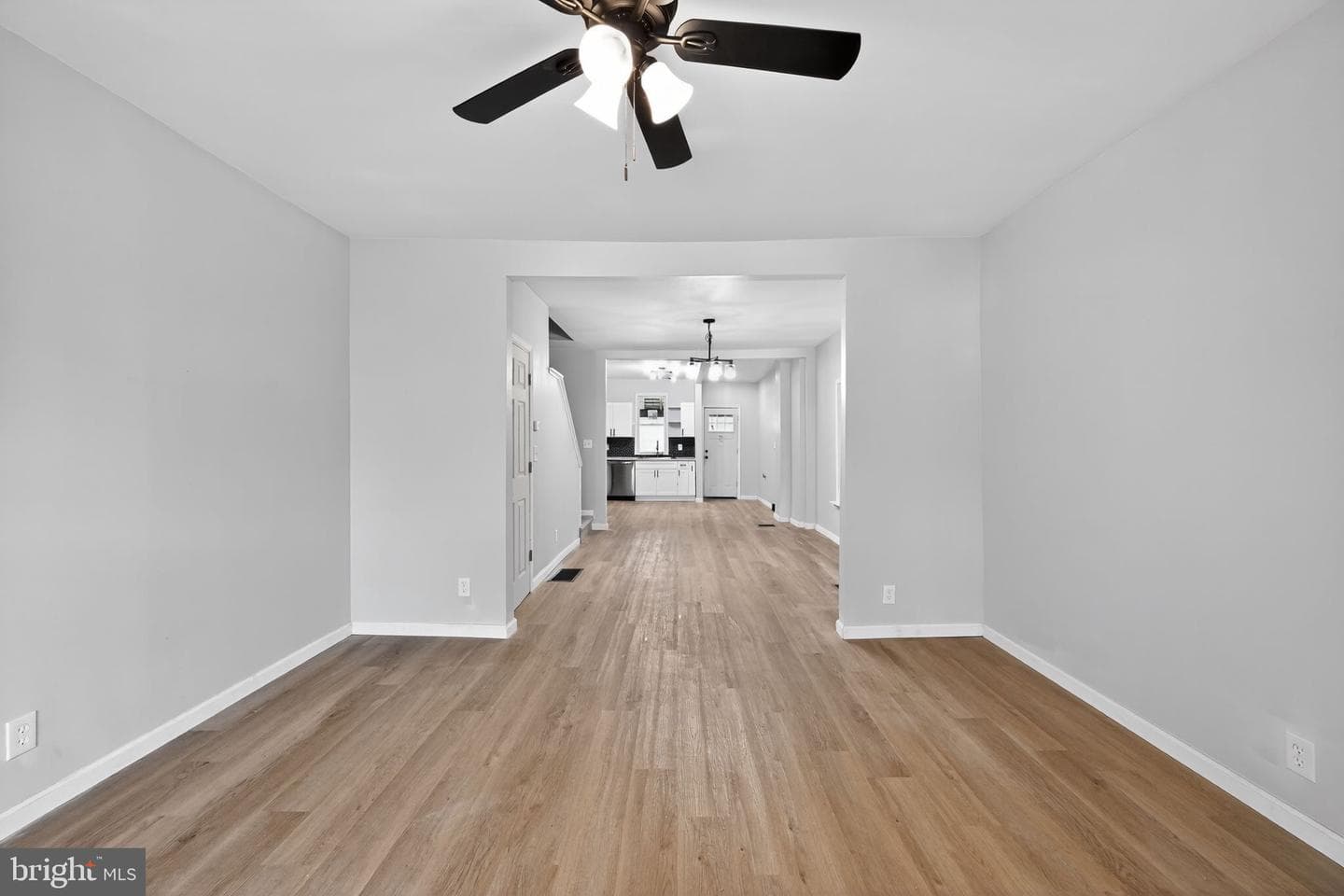 1122 Buttonwood Street photo 2