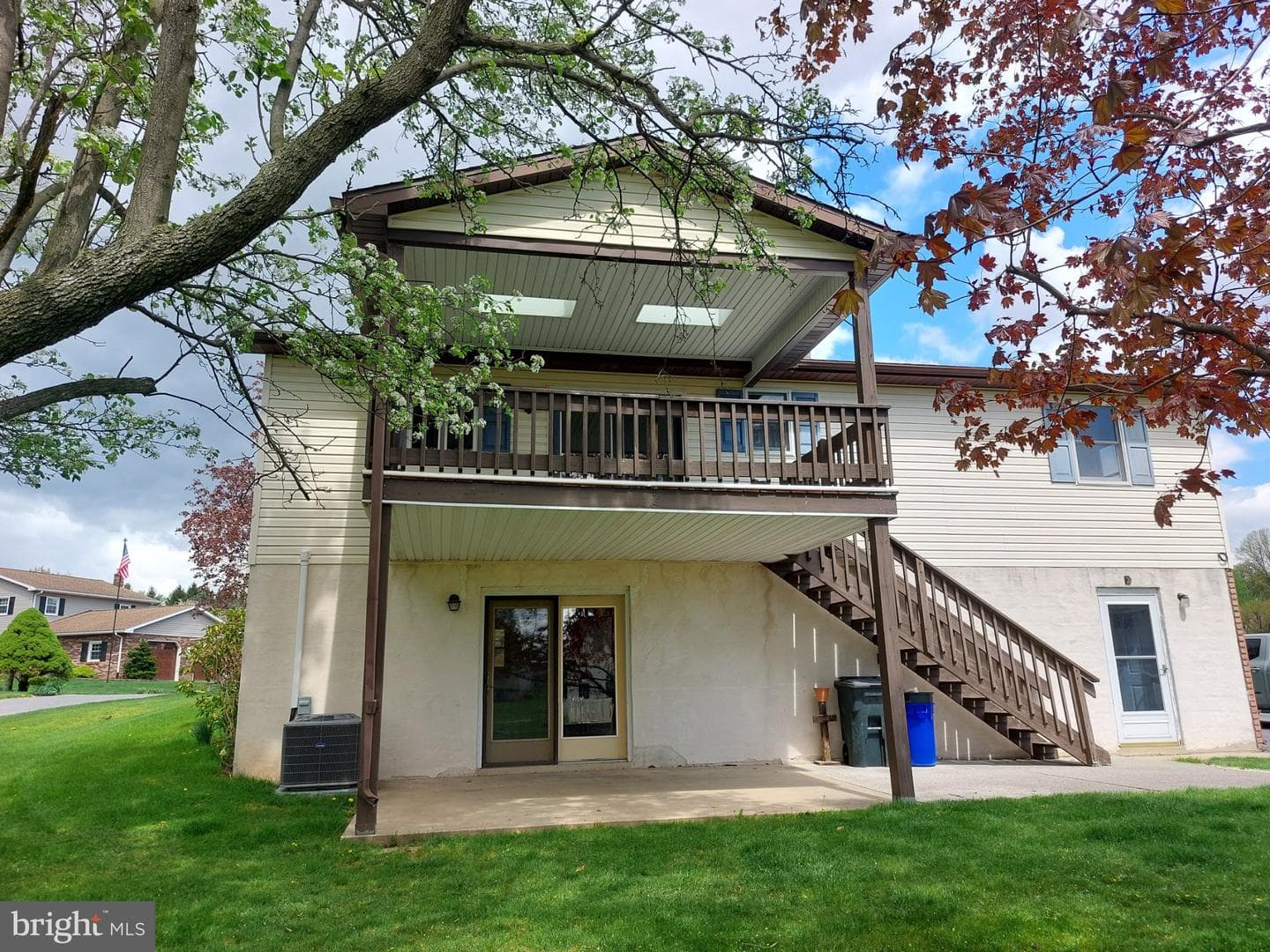 912 Poplar Lane photo 3