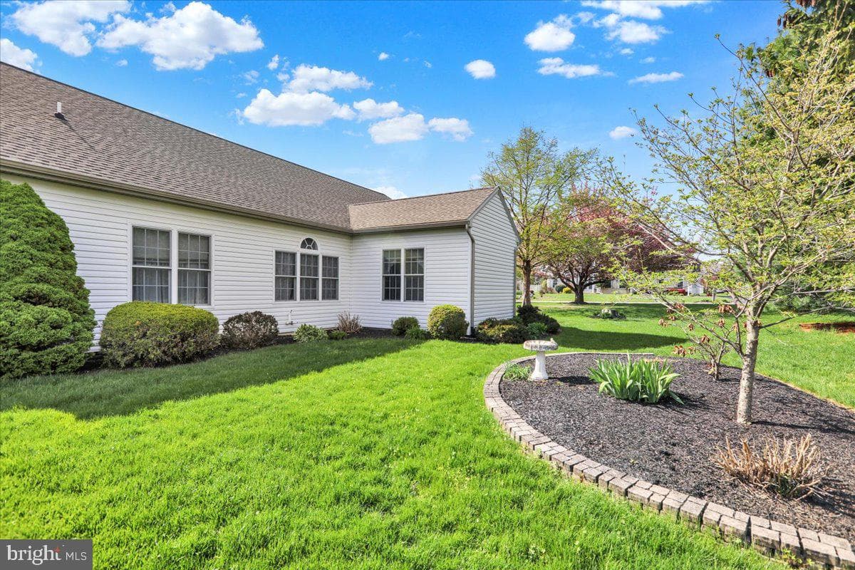 82 Fairfax Lane photo 24