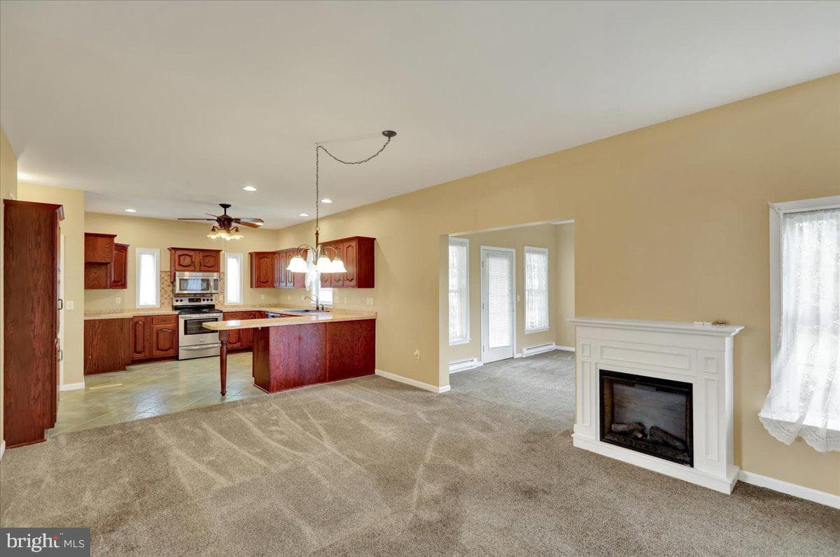82 Fairfax Lane photo 6