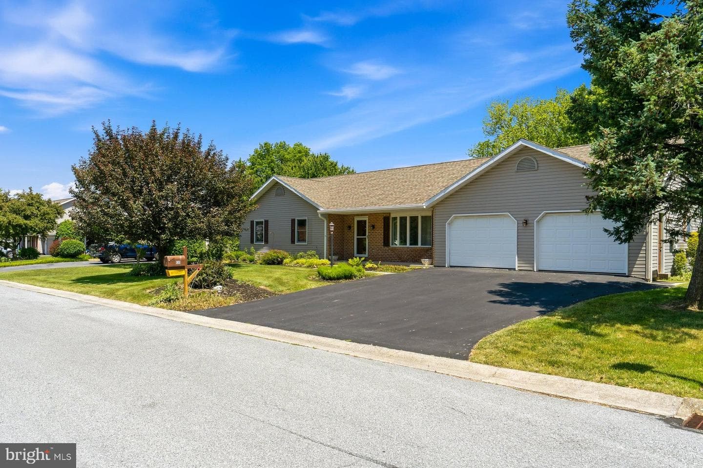 630 Richfield Drive photo 3