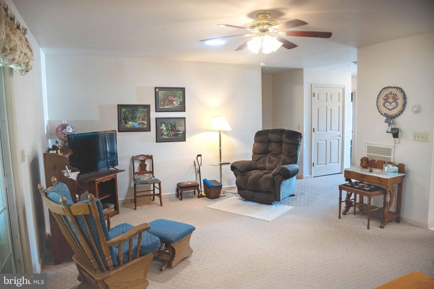 613 Blueberry Lane photo 9