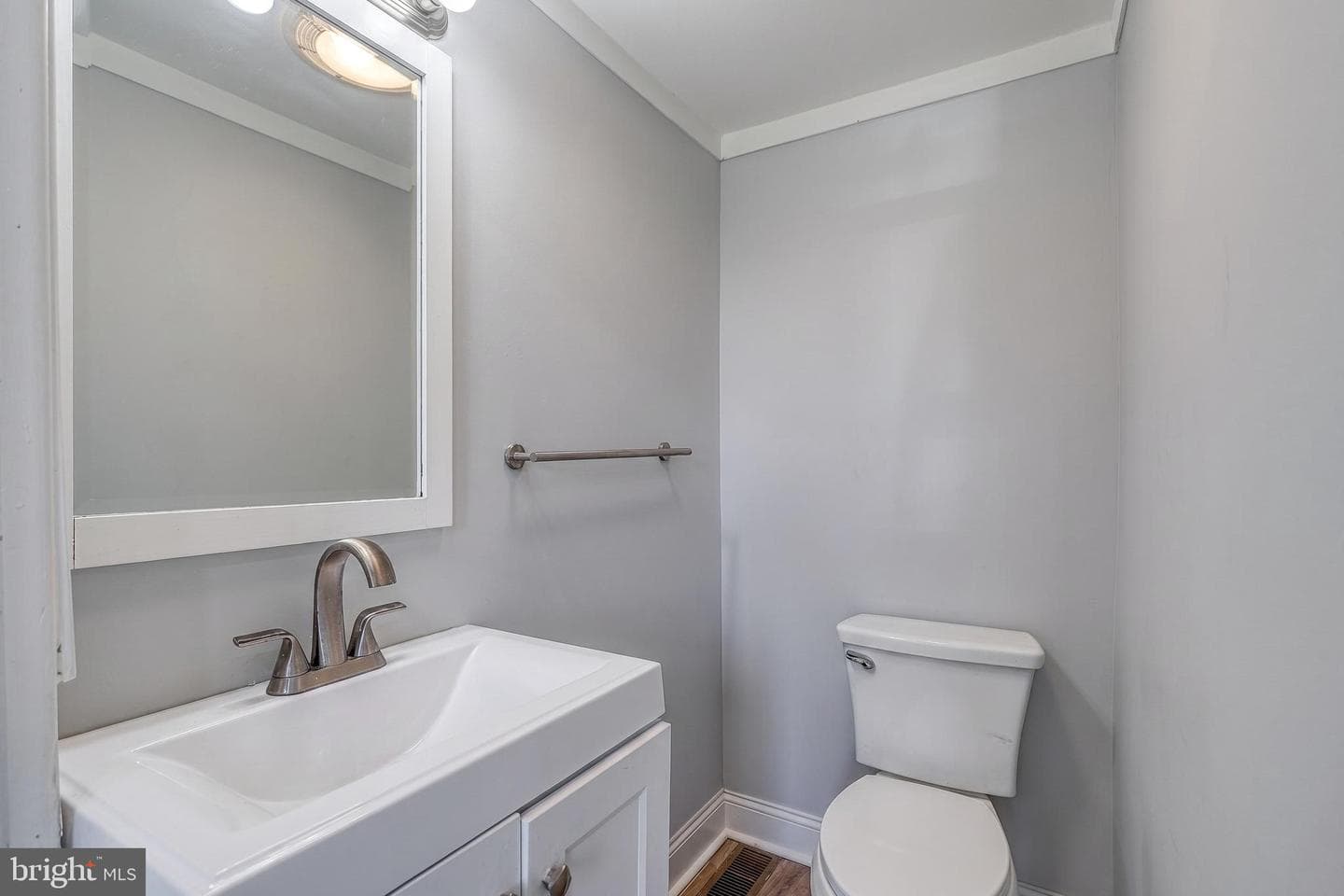 945 Cornwall Road photo 10