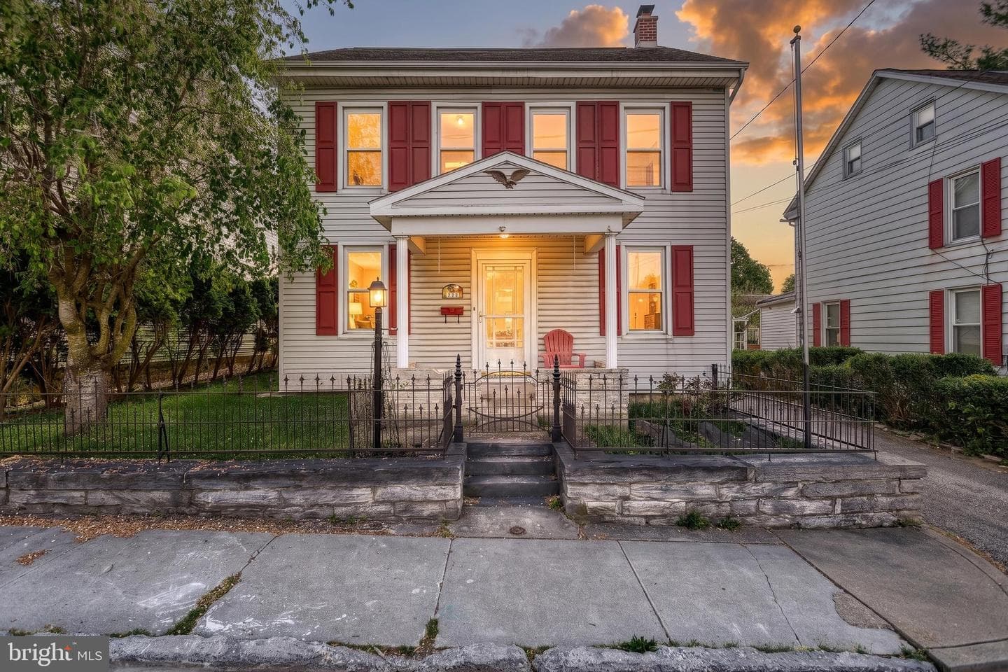 945 Cornwall Road photo 2