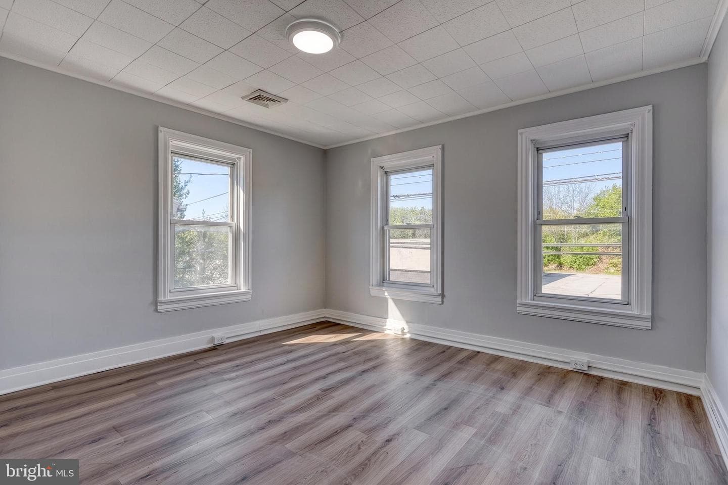 945 Cornwall Road photo 28