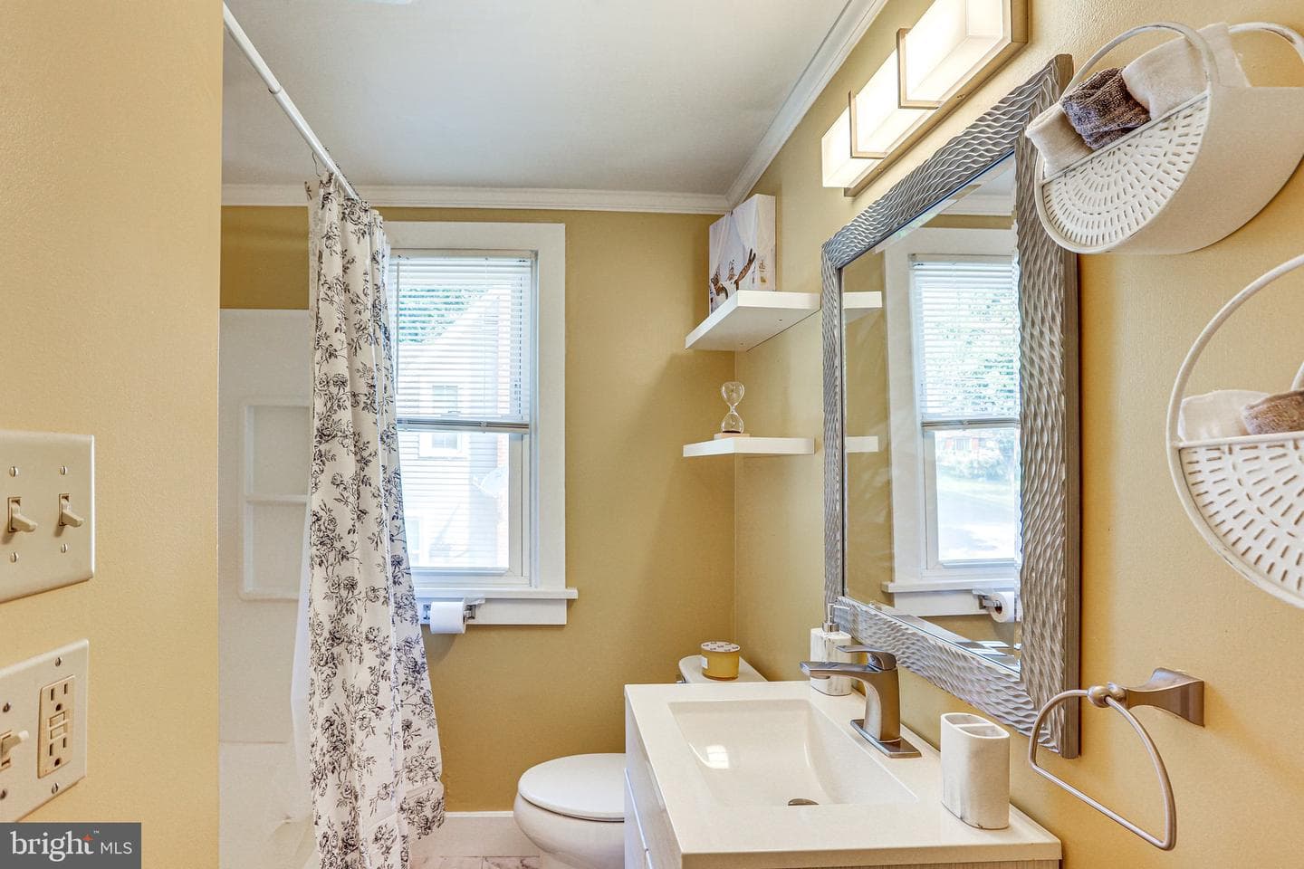 208 Elm Street photo 12