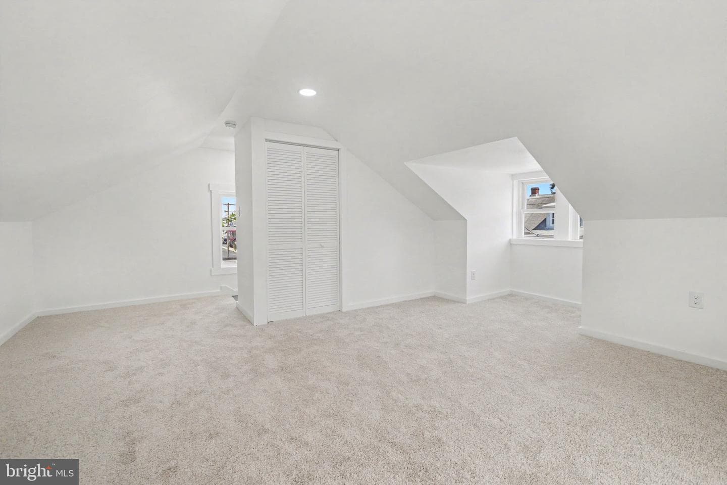 241 S 6th Street photo 23