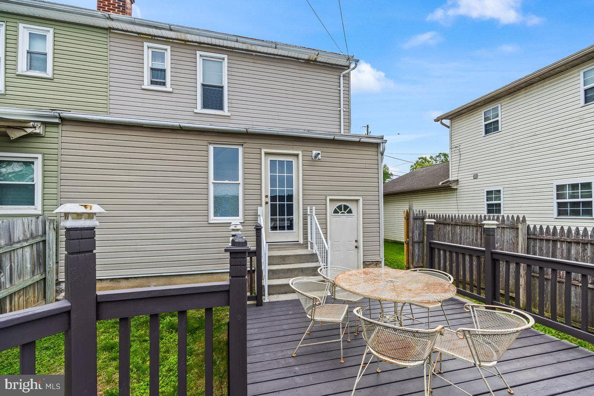 621 Noble Street photo 26