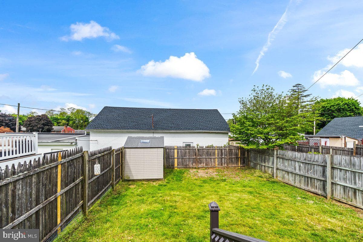 621 Noble Street photo 28
