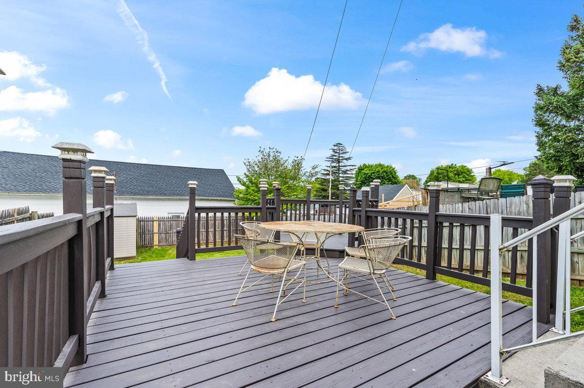 621 Noble Street photo 31