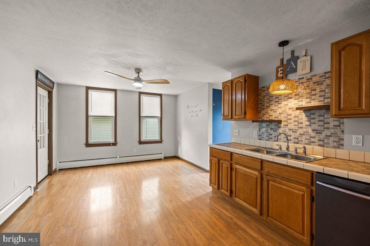 621 Noble Street photo 6