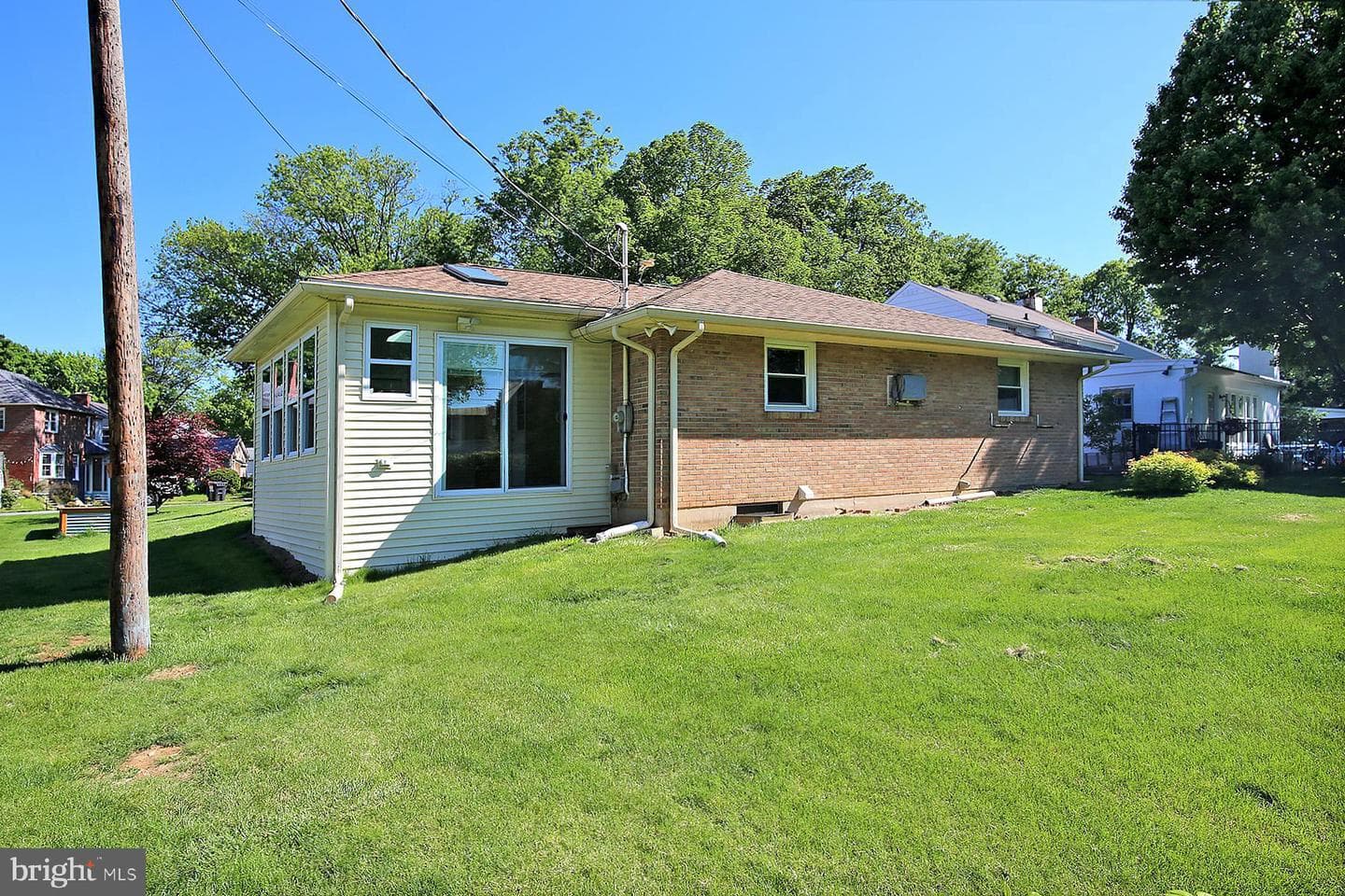 1634 Elm Street photo 4