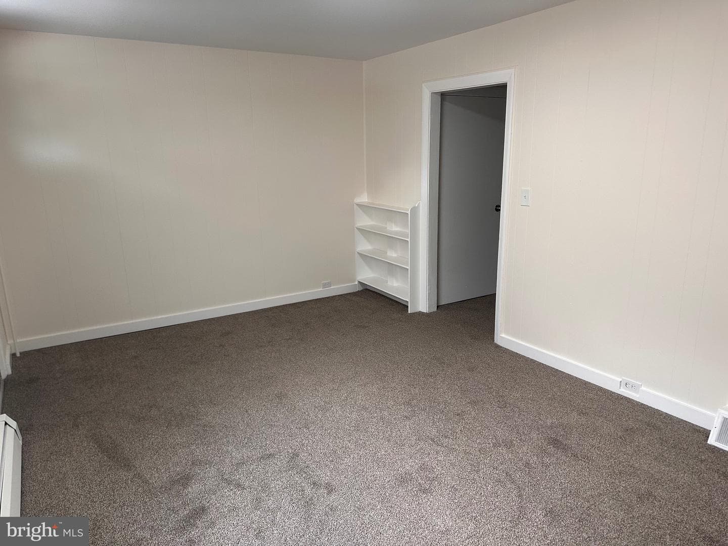 136 N Railroad Street photo 3