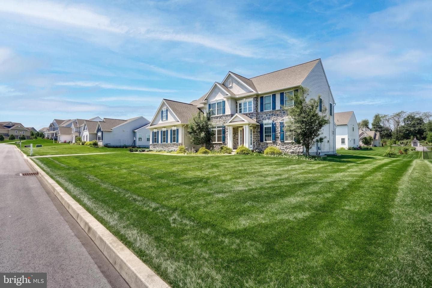 1549 Cambridge Drive photo 4