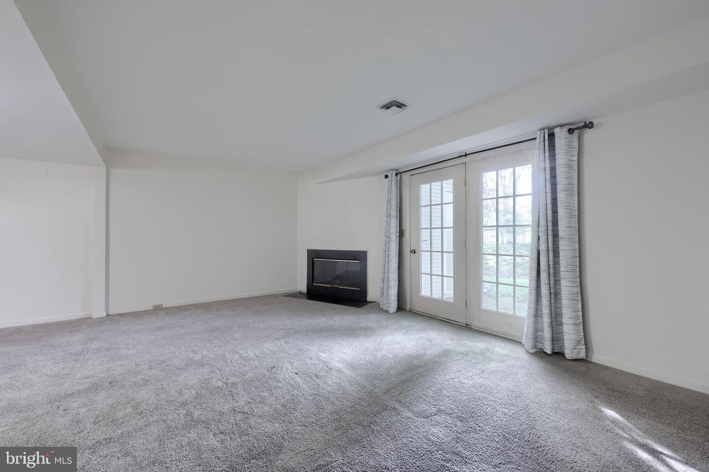 1531 Cambridge Court photo 16