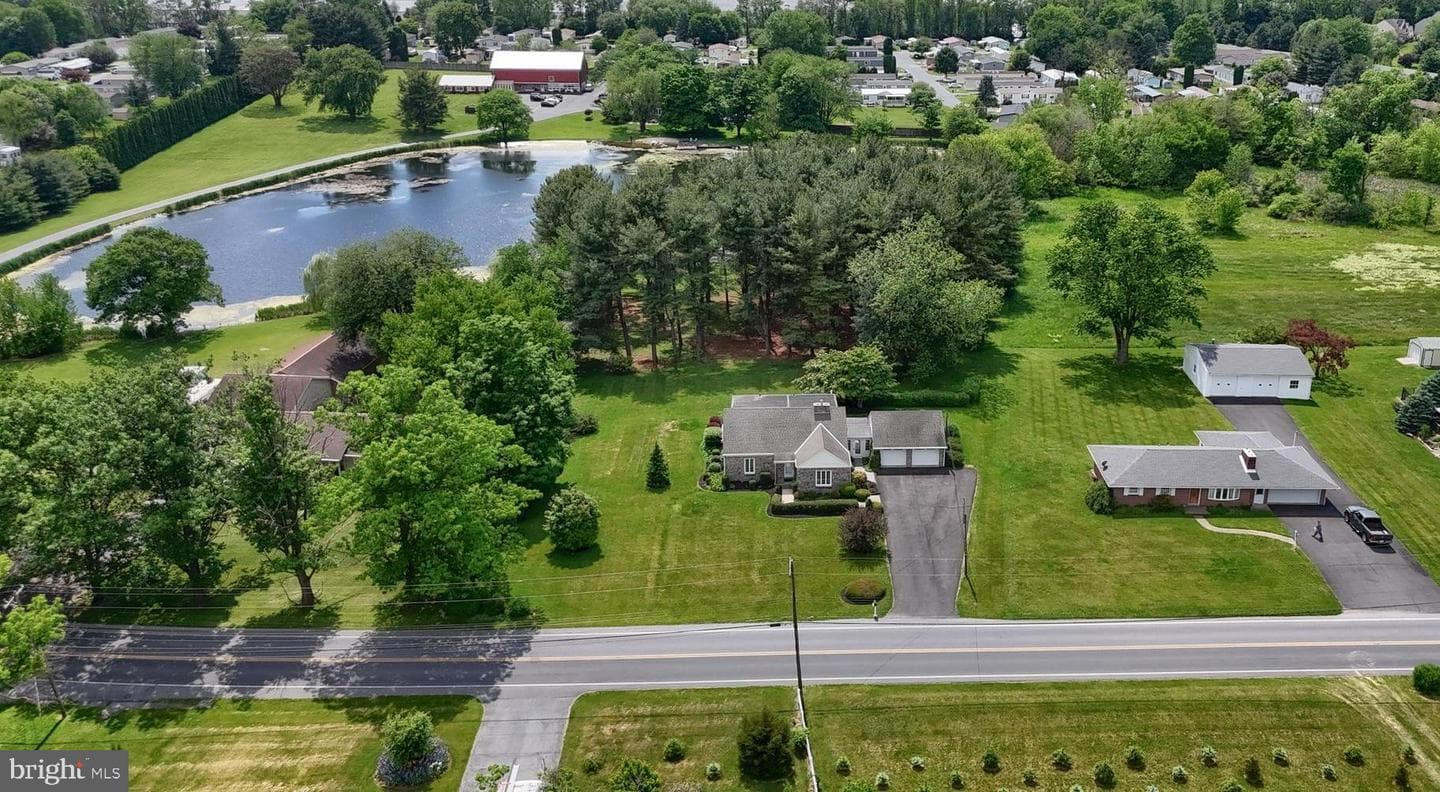 235 Narrows Drive photo 4