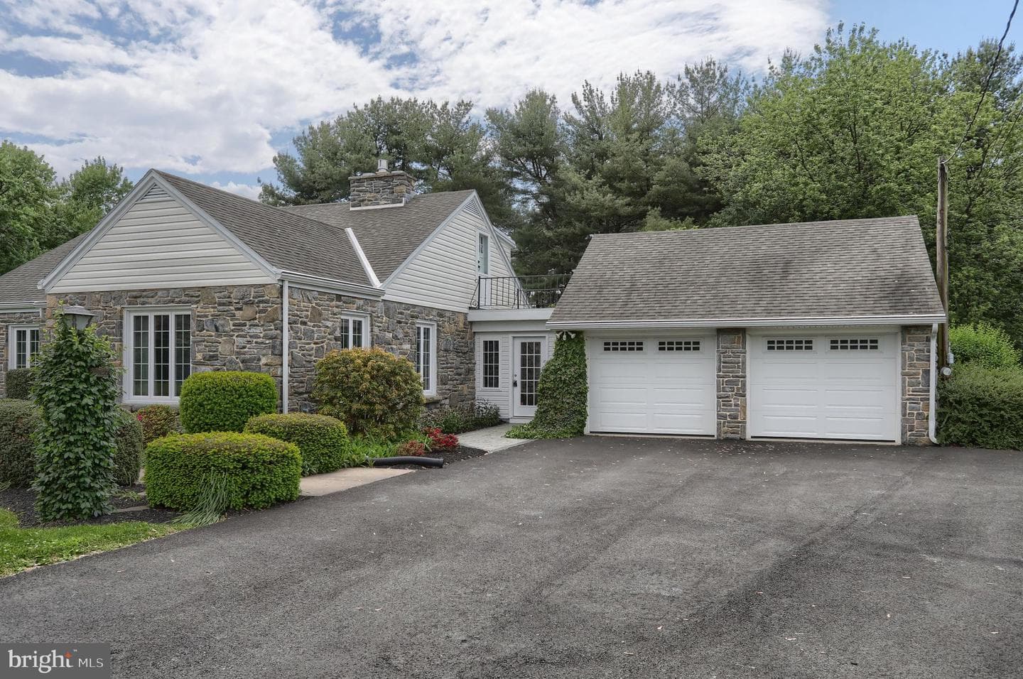 235 Narrows Drive photo 9