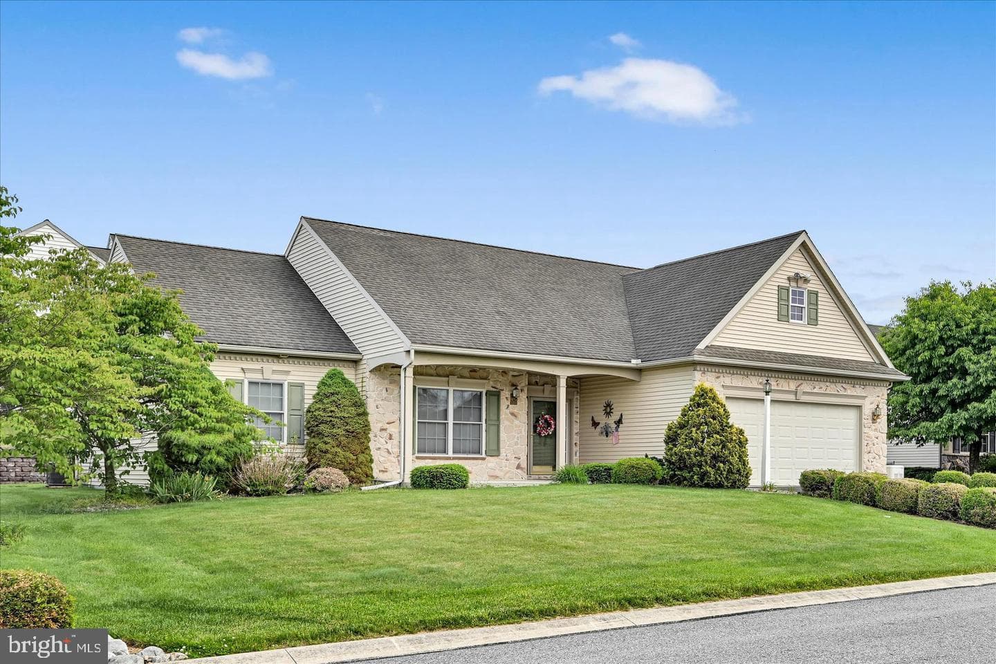 850 Water Edge Ct, Lebanon