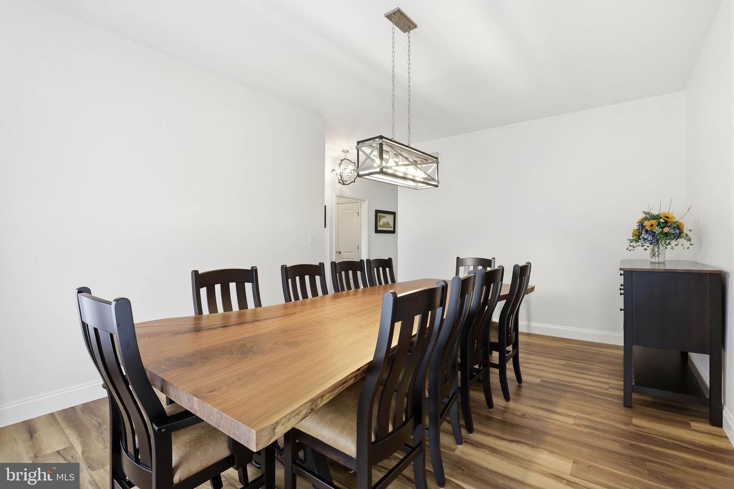 1084 Alden Way photo 10