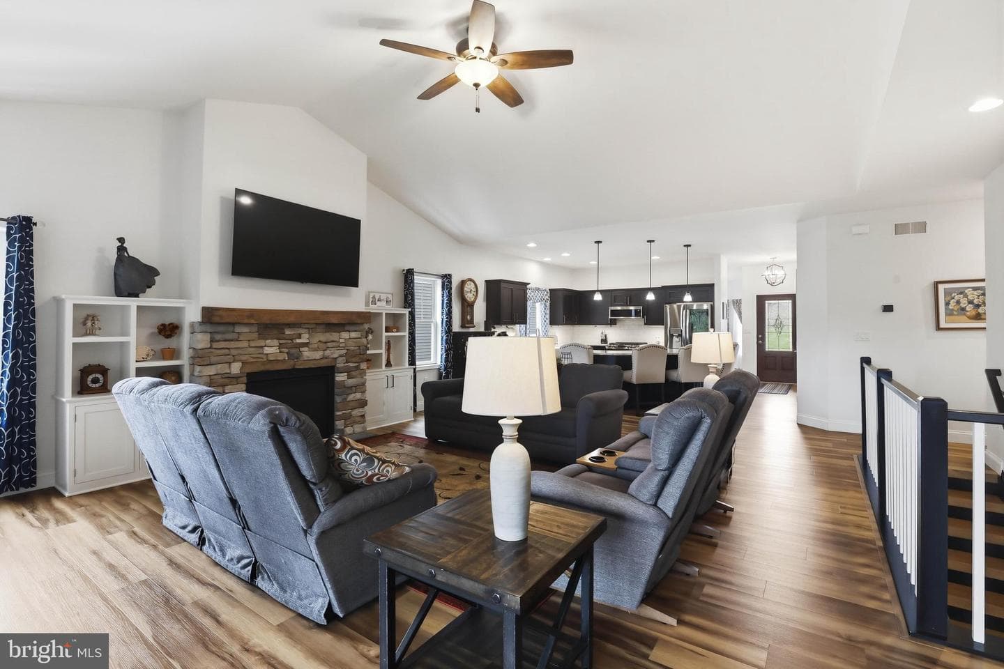 1084 Alden Way photo 13