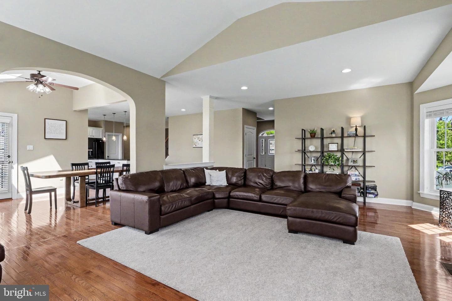 289 Sweetwater Drive photo 3