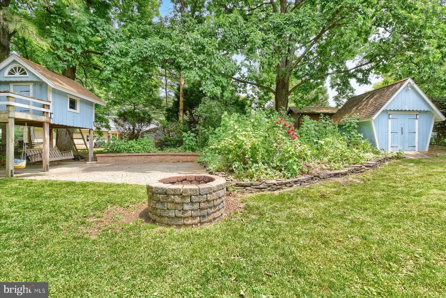 830 King Street photo 25