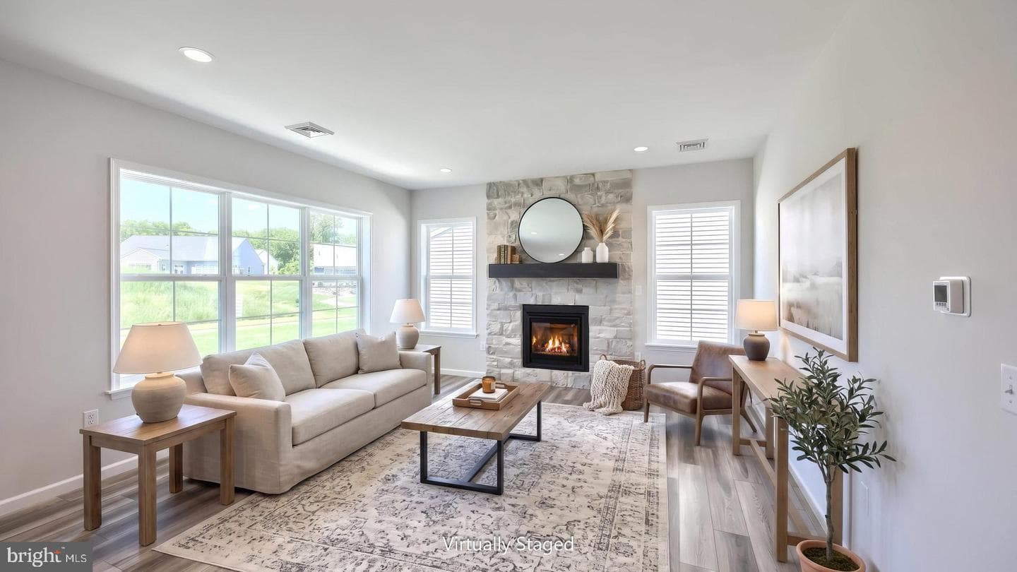 607 Lilliana Drive photo 4