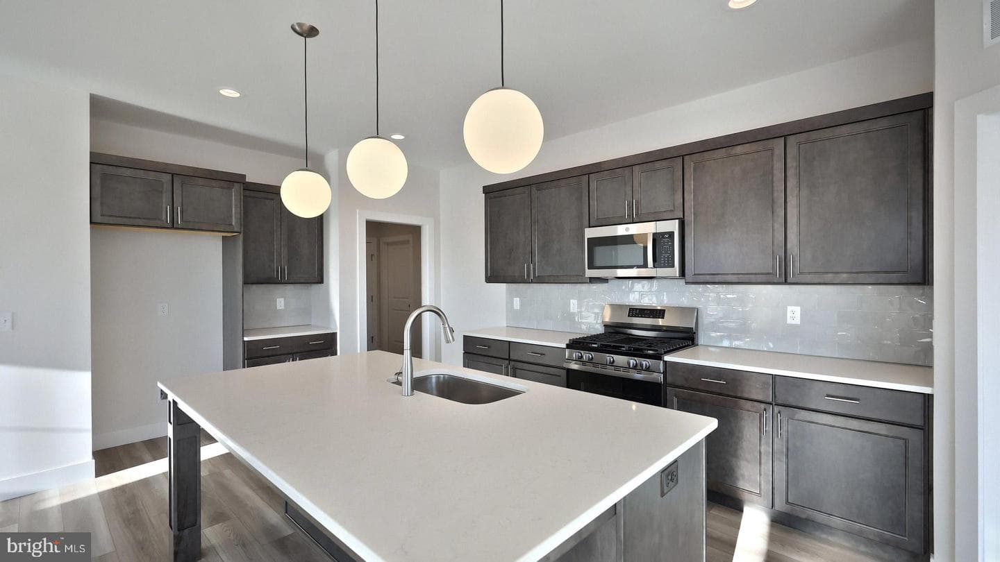 35 Canterbury Lane photo 22