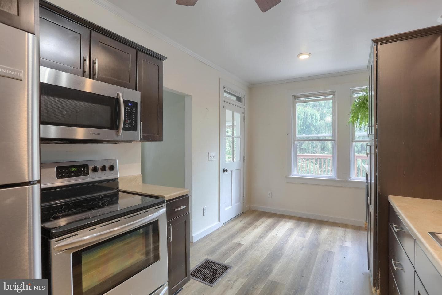 369 Boyd Street photo 12