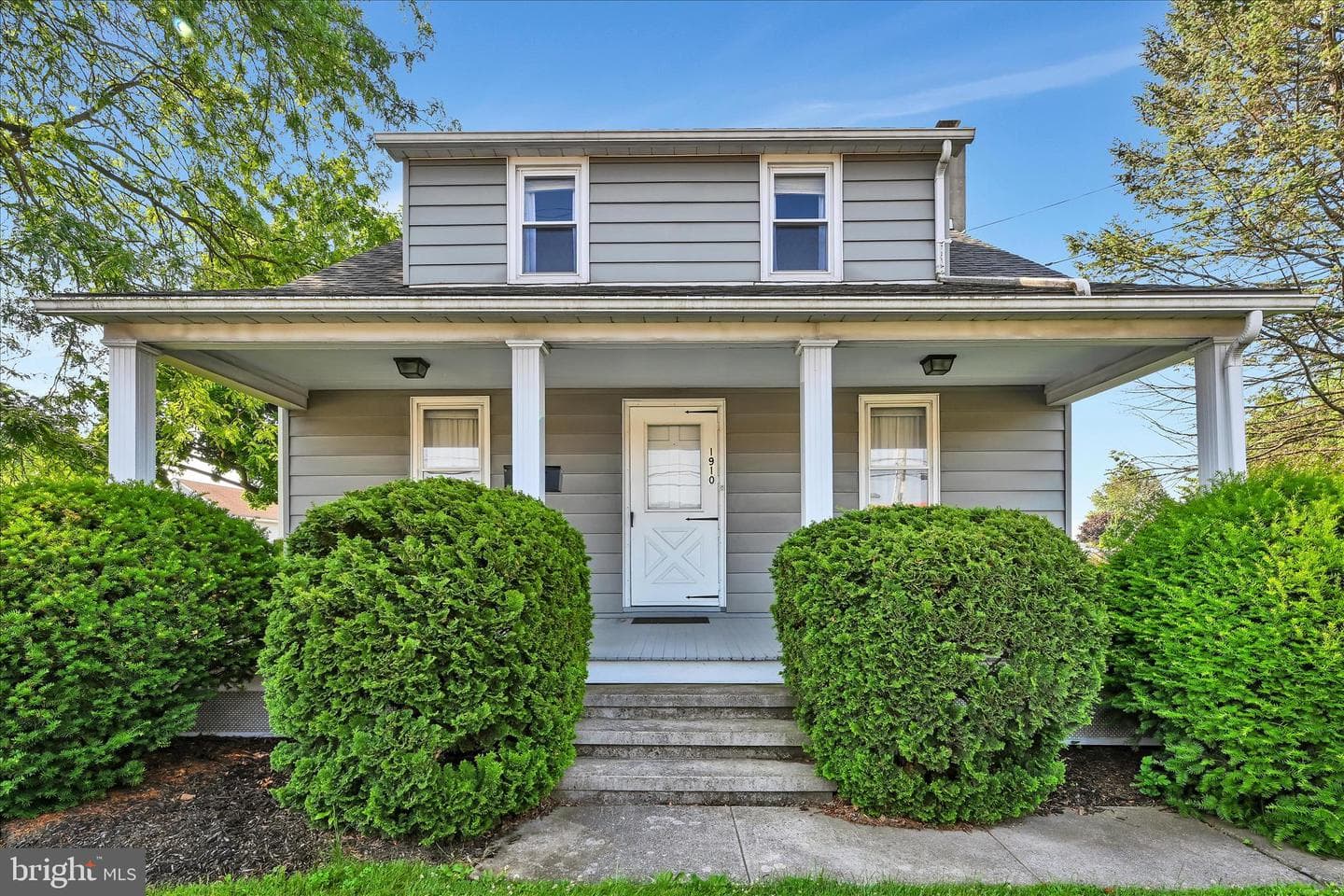 1910 E Cumberland