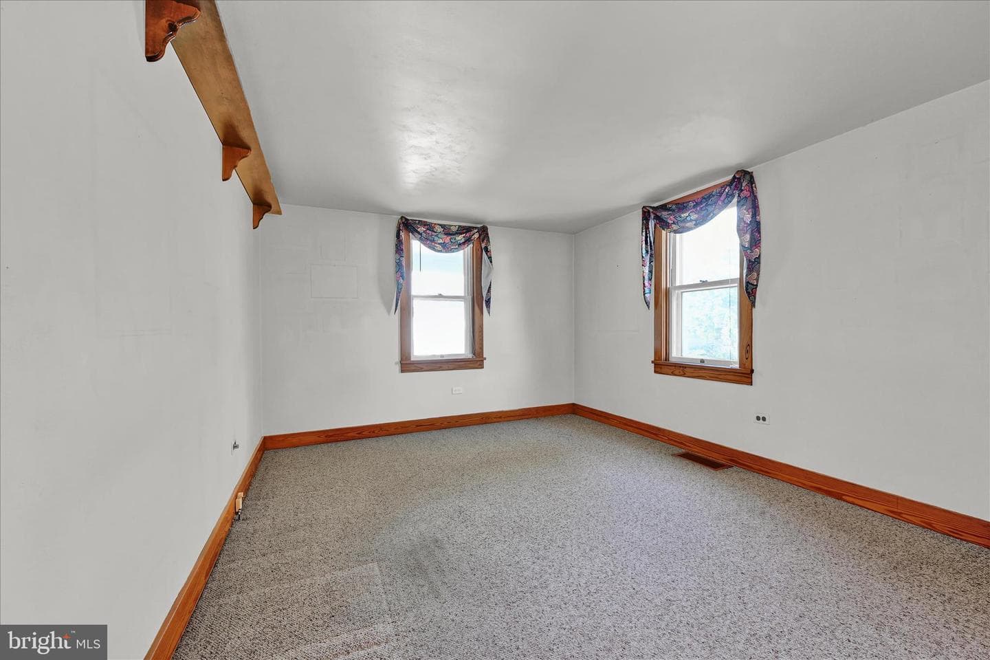 1910 E Cumberland photo 12