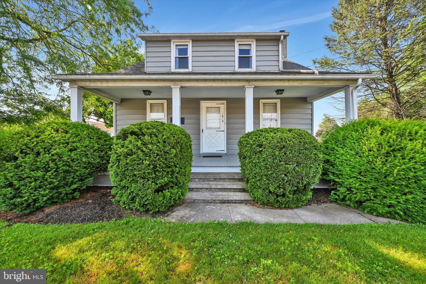 1910 E Cumberland photo 2