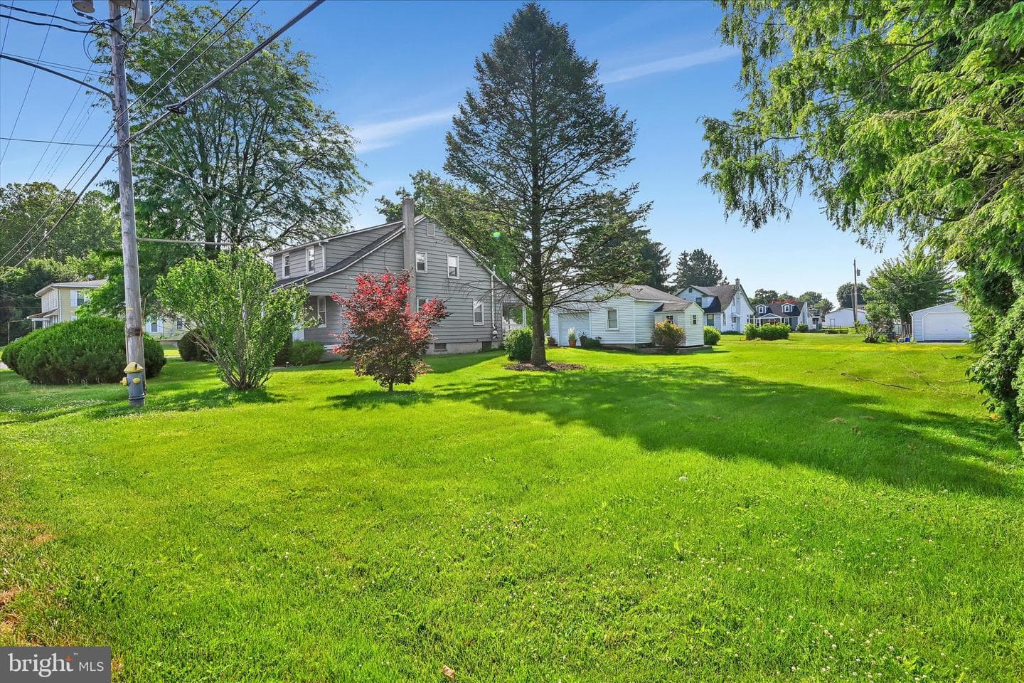 1910 E Cumberland photo 30